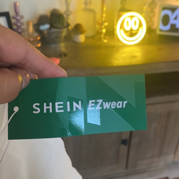 White cropped button up with red heart - Picture 5 of 5